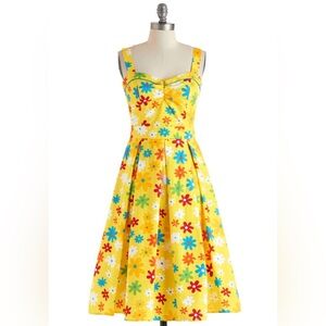 Bettie Page by Tatyana yellow floral Pin Up dress Size Large NWOT